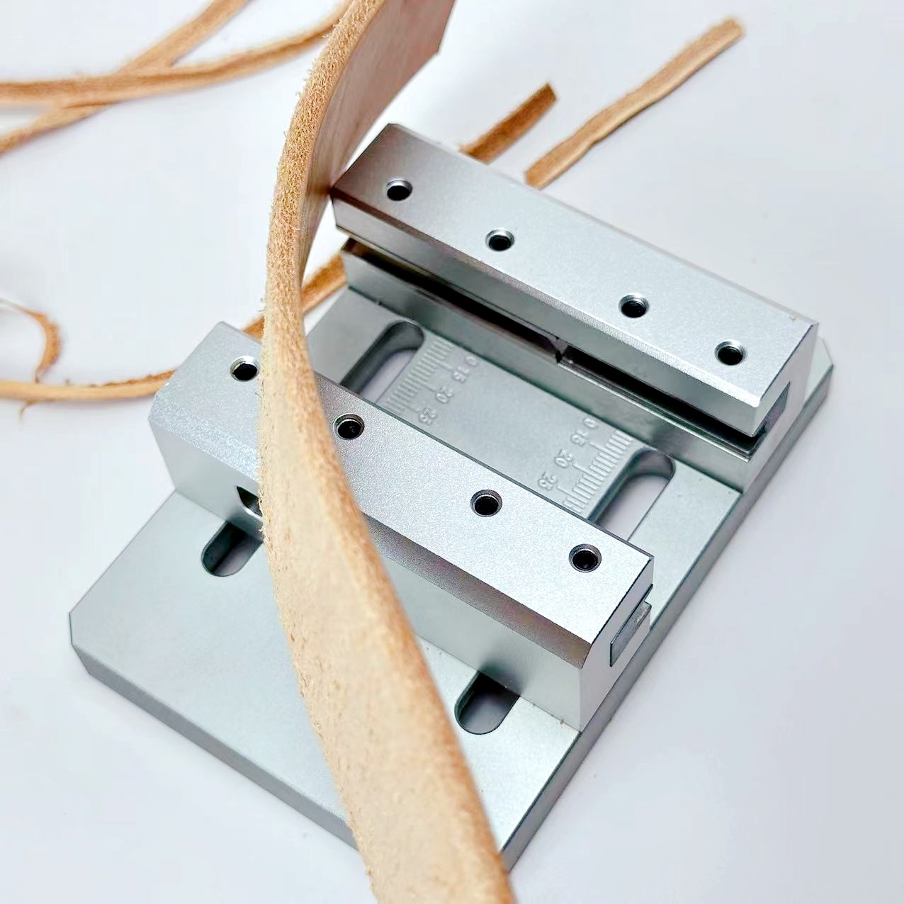 Riemrandafwerkmachine, halfron - Leatherwork Edge Beveler recensie en prijs